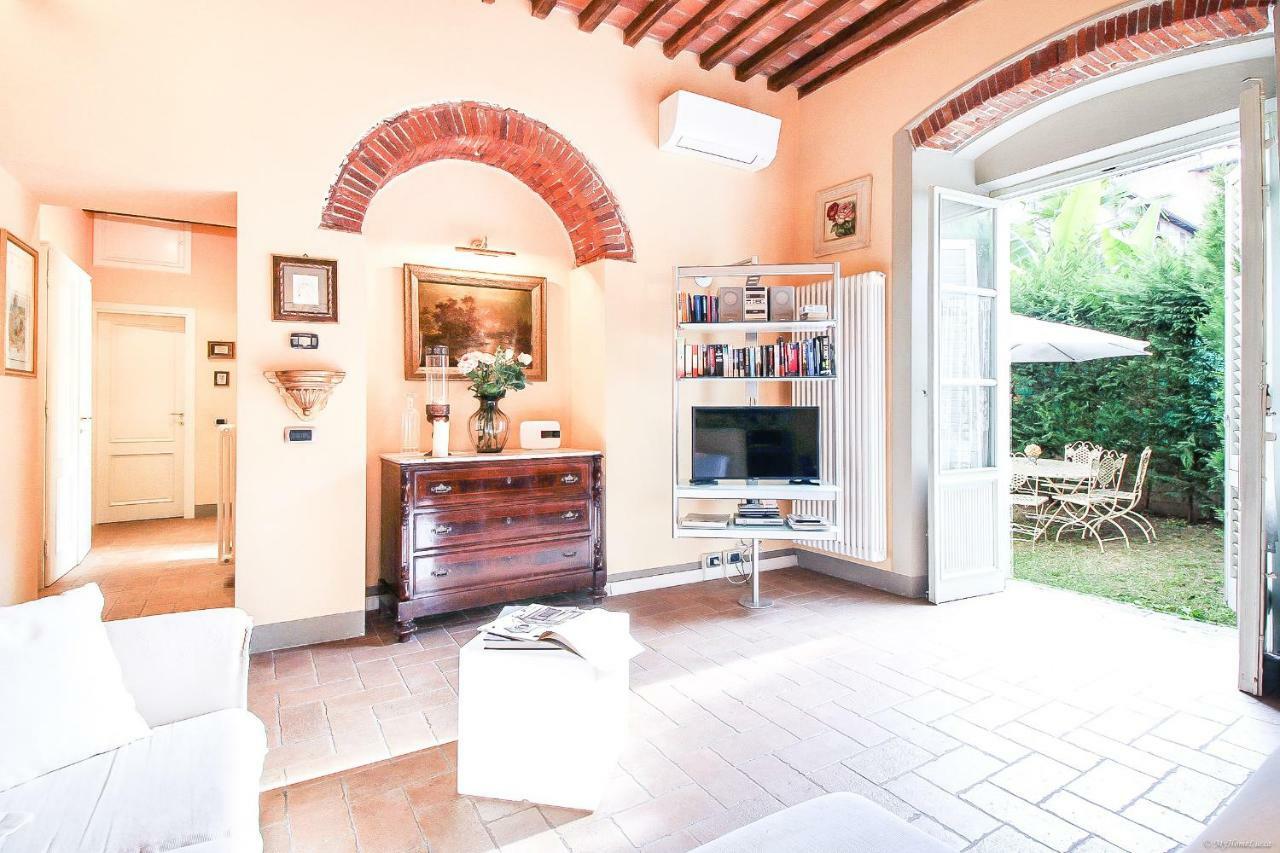 Apartment Guinigi With Private Courtyard Lucca Exterior photo