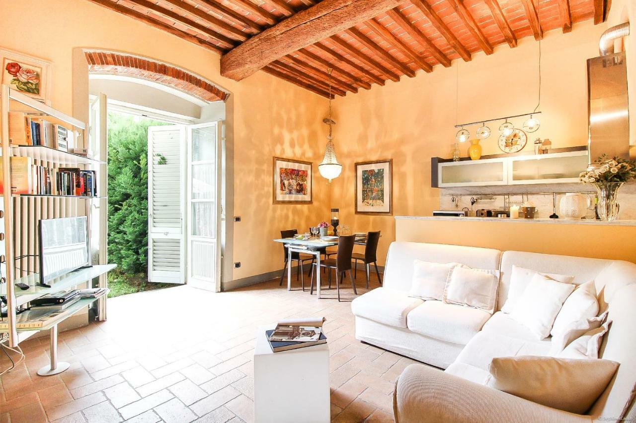 Apartment Guinigi With Private Courtyard Lucca Exterior photo