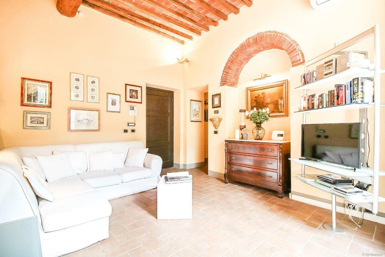 Apartment Guinigi With Private Courtyard Lucca Exterior photo